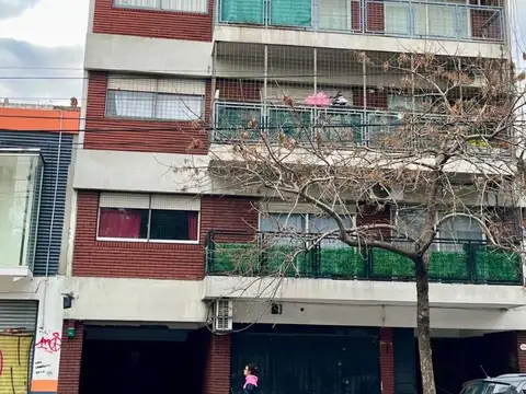 COCHERA, EXCELENTE UBICACIÓN, SOBRE AV. BELGRANO 2900