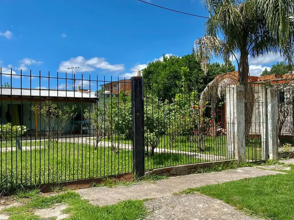 Casa de 3 ambientes mas dpto  en Troncos del Talar