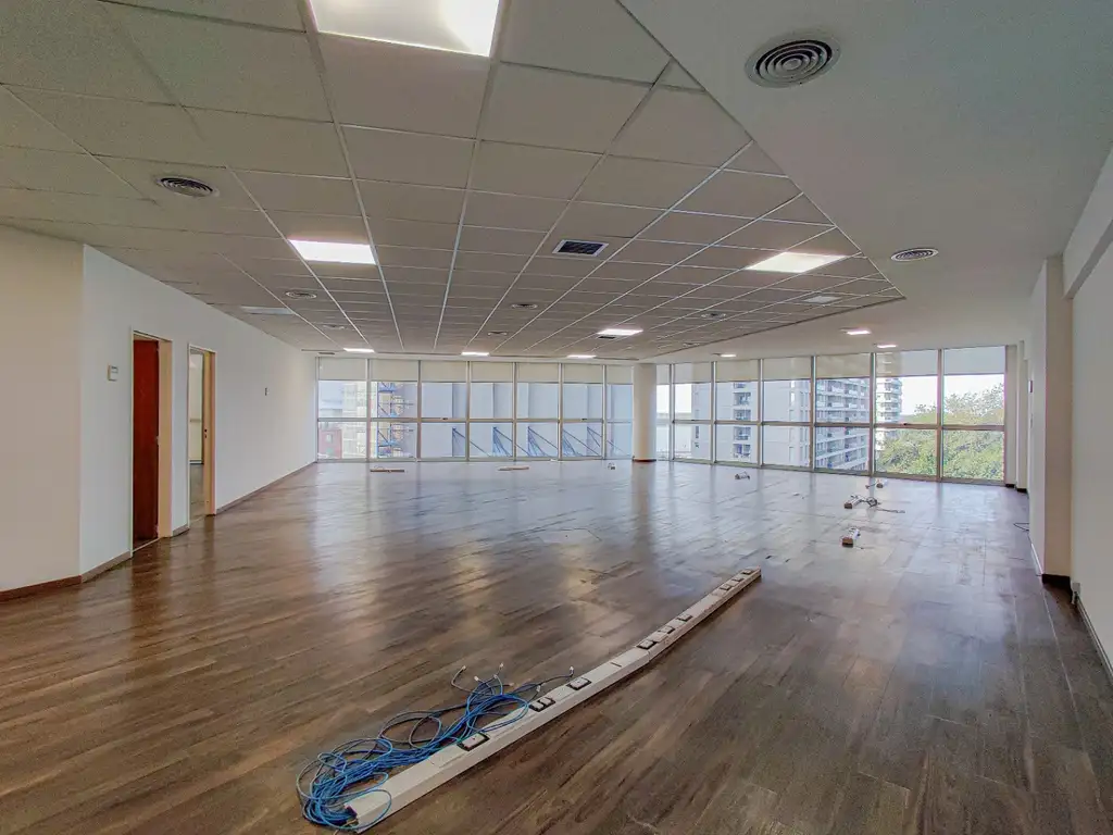 ALQUILER OFICINA PREMIUM (220 M²) CON VISTA AL RÍO EN PUERTO NORTE