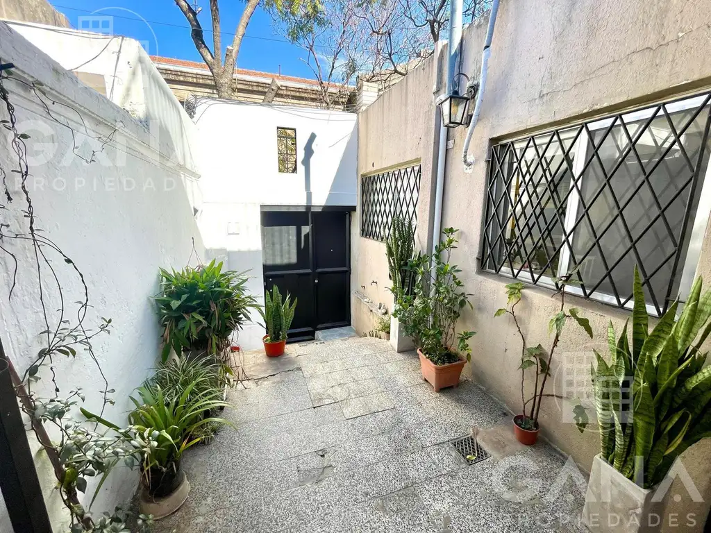 Casa Venta Rosario Montevideo al 200 Al frente totalmente remodelada con patio