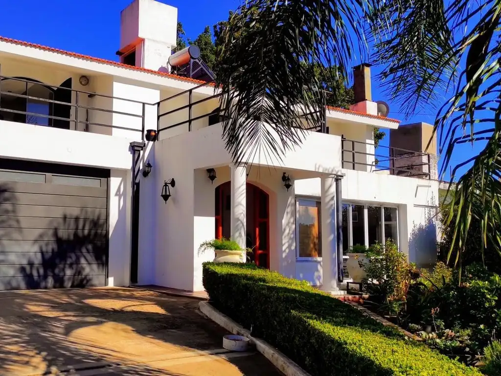 SE VENDE HERMOSA CASA C/PILETA EN VILLA DEL LAGO- CARLOS PAZ