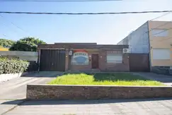 Venta casa 3 dor Malvín más galpón y casa de 1 dor