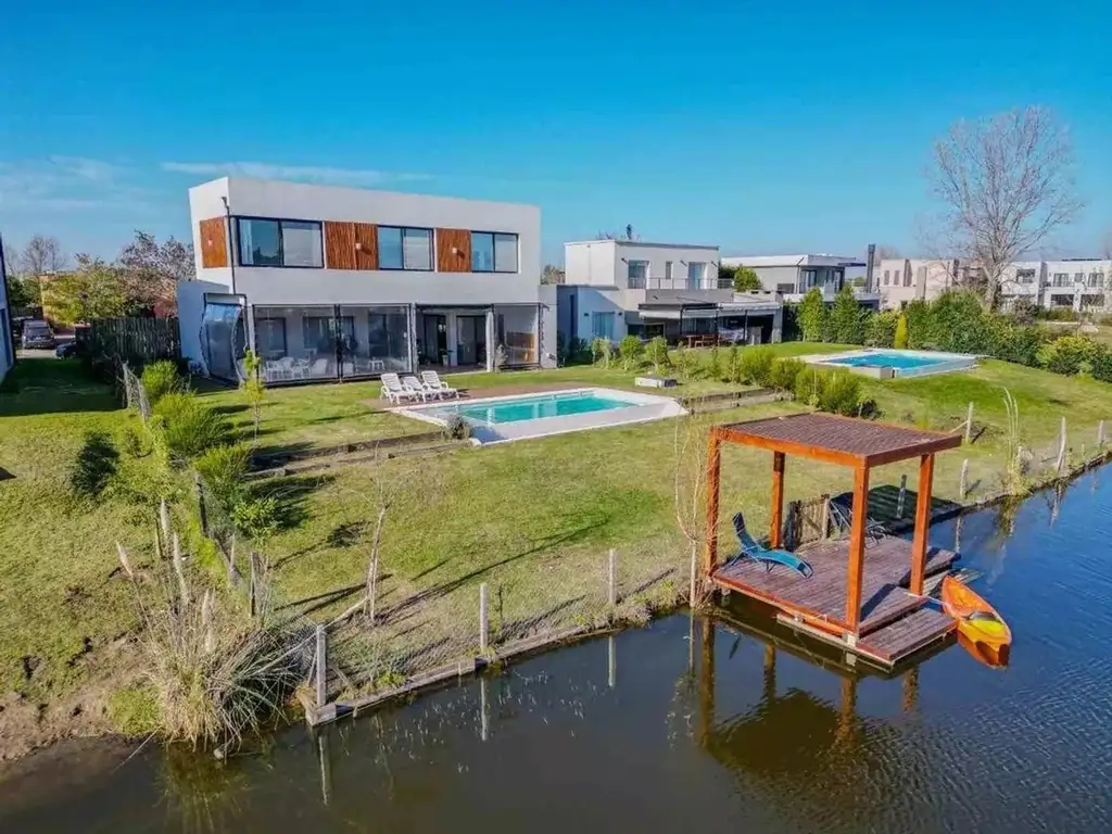 Casa Amueblada en El Cantón con Salida a La Laguna