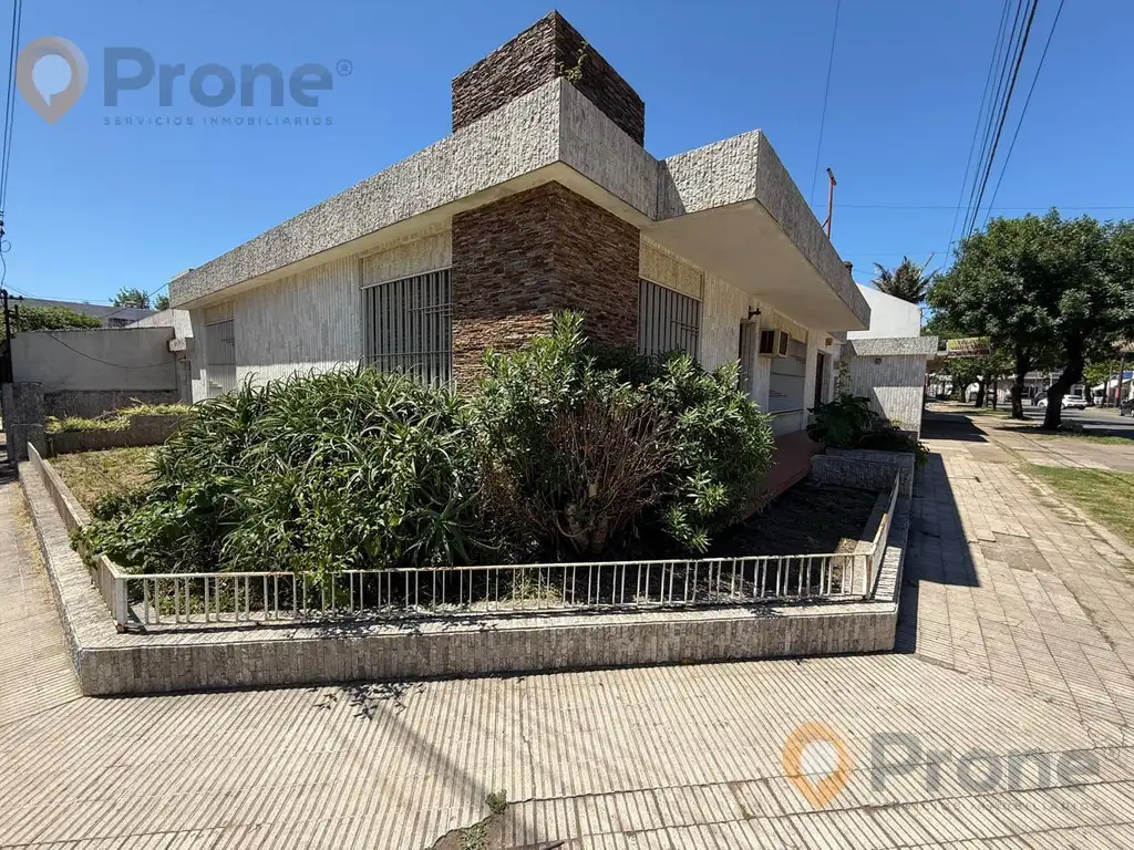 Venta - Casa 3 dormitorios con cochera doble