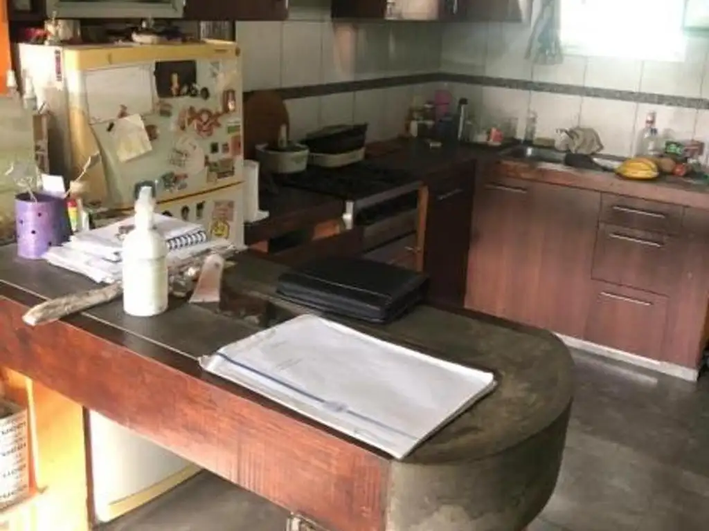 67 e/ 136 Y 137: CASA EN VENTA DE 2 DORMITORIOS. SIN GARAGE