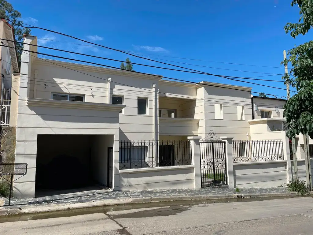 Venta Casa 4 dormitorios 2 años, 1 cochera, 296m2, Ingeniero Franco