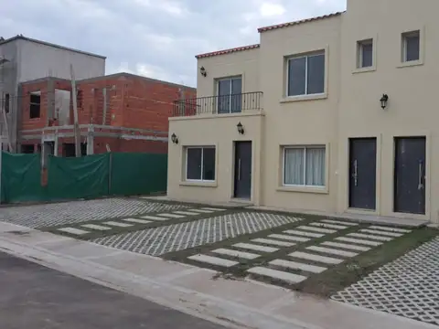 VENTA DUPLEX 4 AMBIENTES LA ANGELICA PILAR