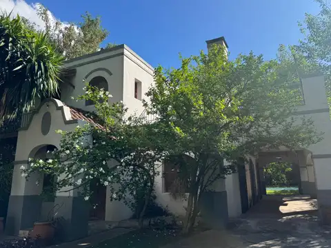 Casa con piscina en alquiler en Las Casuarinas