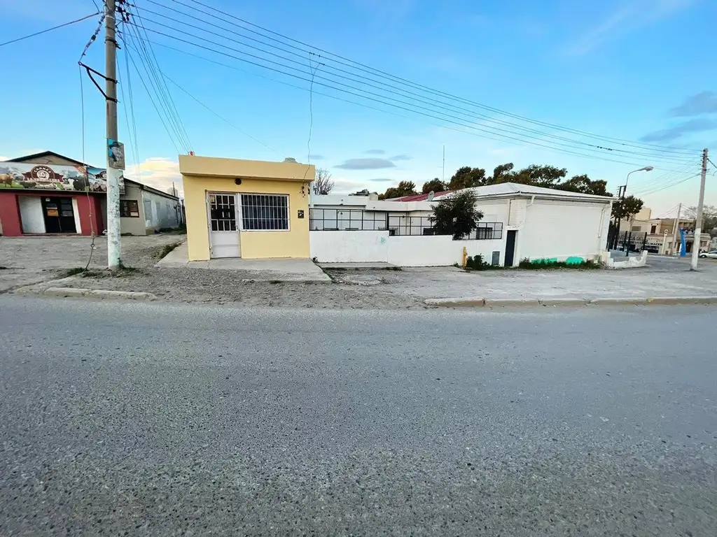 VENTA CASA SOBRE AVENIDA - ZONA COMERCIAL - KM 8