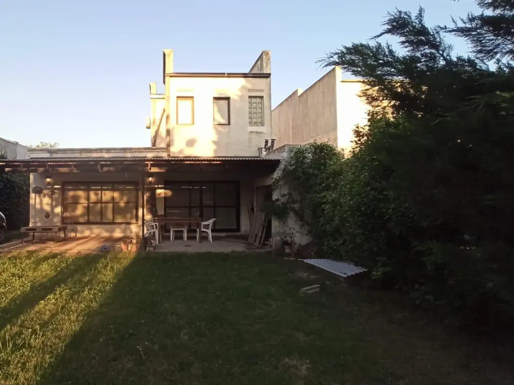 Casa en  Venta - 3 Ambientes, San Antonio de Areco  entre Petrelli y Rosa de Giles