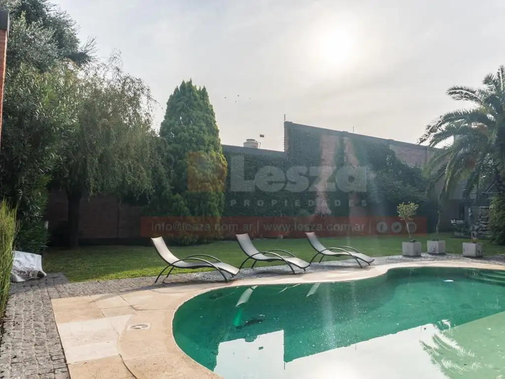 Casa con parque y piscina Lanús Oeste