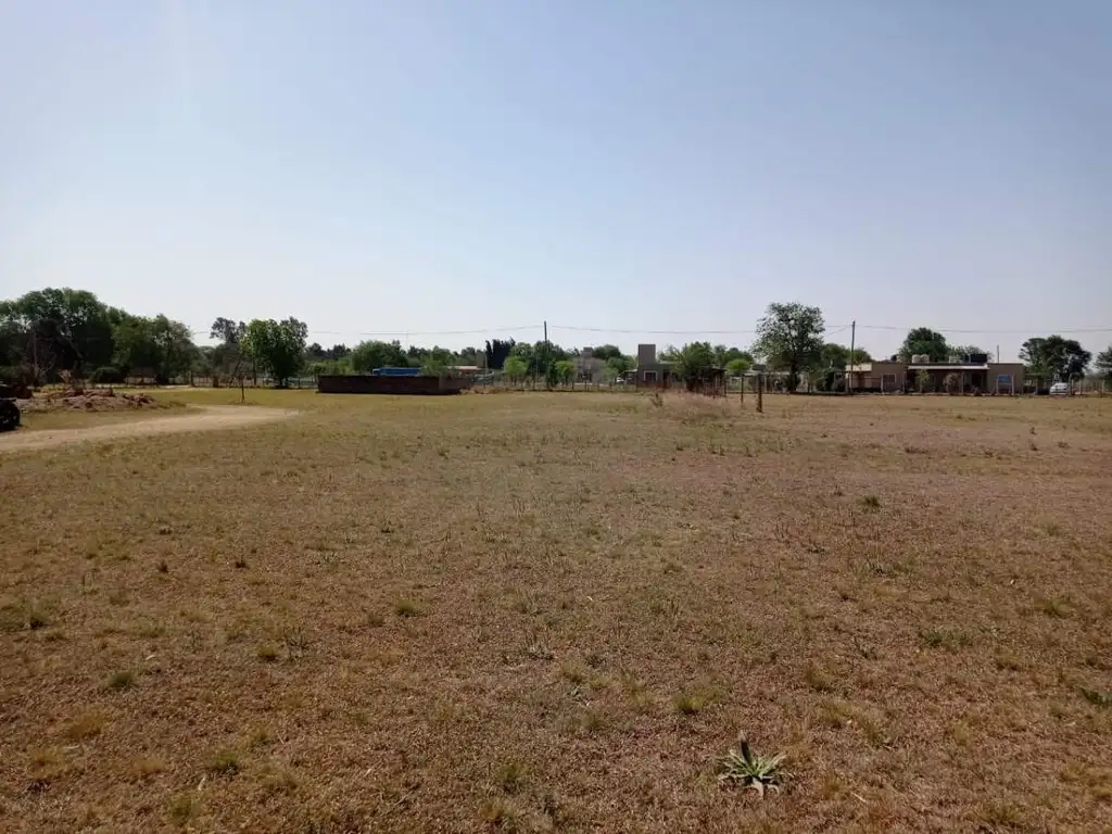 Campo de una hectarea en Anizacate con porpiedades escritura y servicios