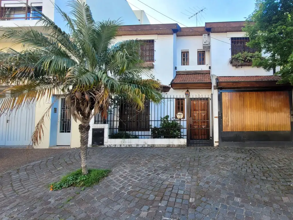 CASA EN VENTA DE 3 DORMITORIOS EN VILLA BALLESTER CON 2 COCH