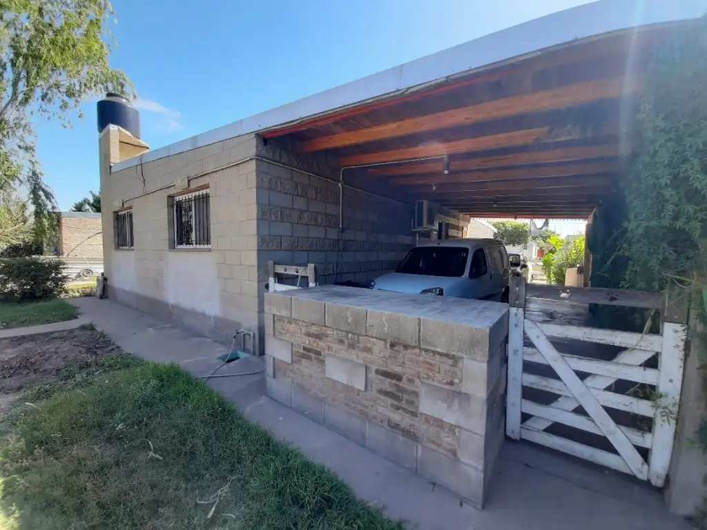 Coronel Domínguez. Casa con pileta y quincho y oficina 2 locales comerciales y huerta, Financio