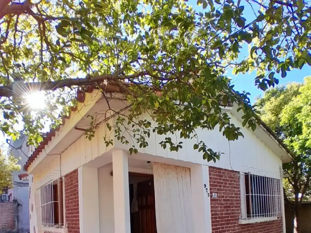 Se vende una casa en Mina Clavero con excelente ubicación.