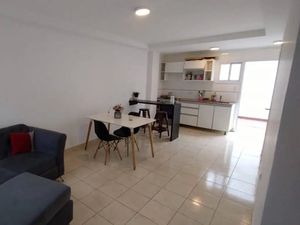 Duplex de 3 ambientes a esrenar, zona San Juan. Apto credito.