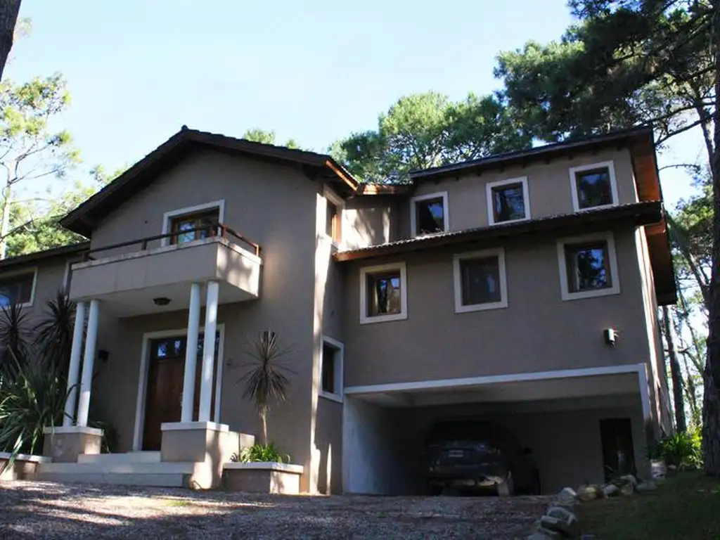 Hermosa casa en Cariló-Terreno de 1500m2