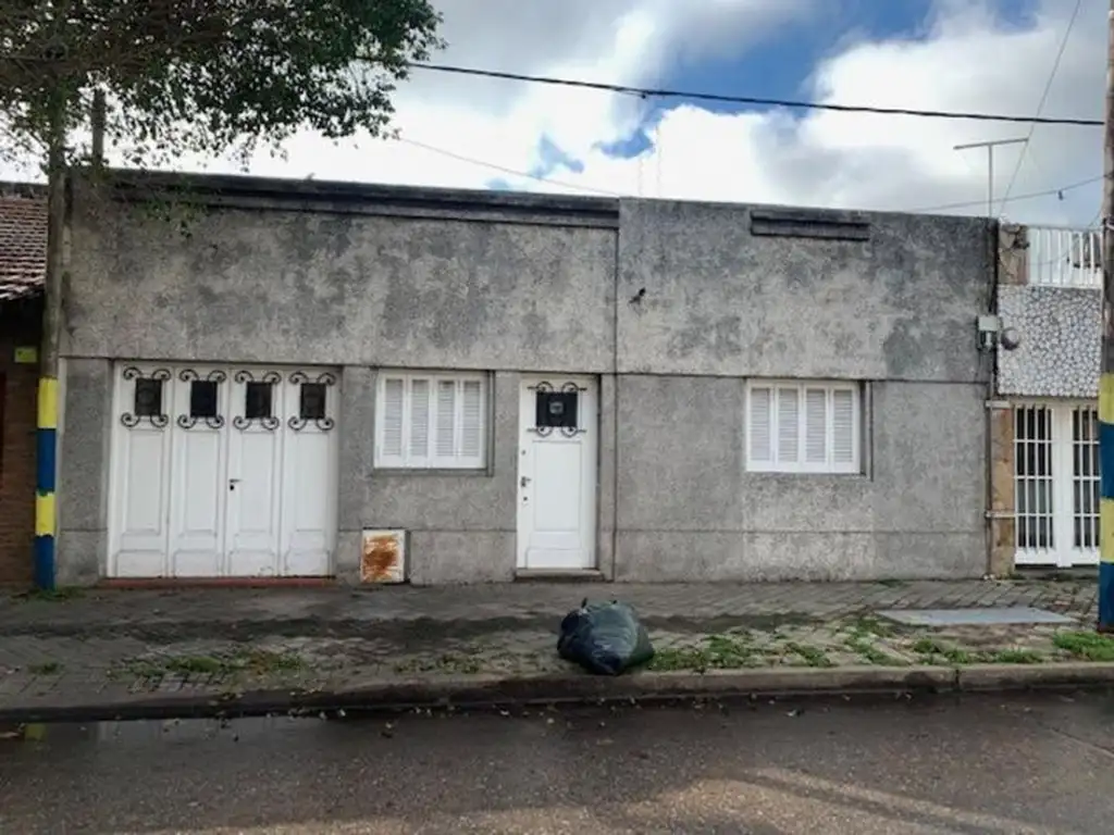 CASA EN ARROYITO