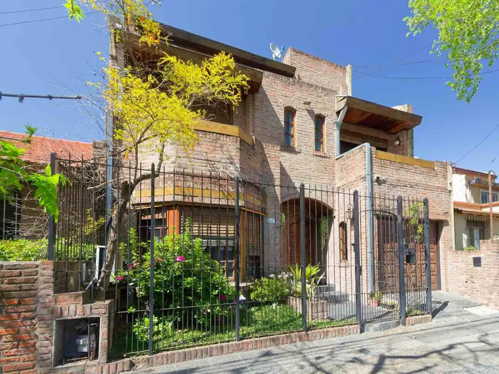 VENTA CASA 5 AMB. PILETA COCHERA JARDÍN SAN ISIDRO