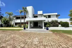 Espectacular Casa en primera línea en Solanas-Punta Ballena