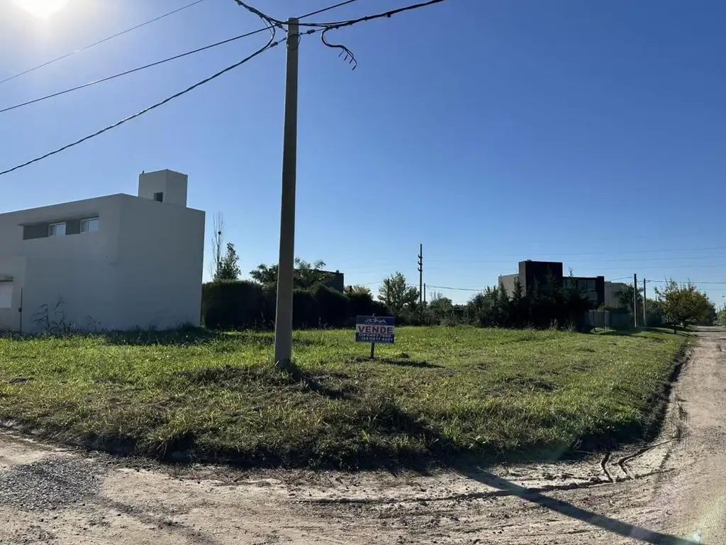 Acequias: Venta lote en Esquina 611 m2