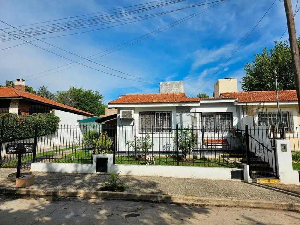 LINDA CASA EN PH EN VENTA EN CARLOS PAZ, Bº Residencial MIGUEL MUÑOZ, 2 Dorm + Cuarto De Estudio.