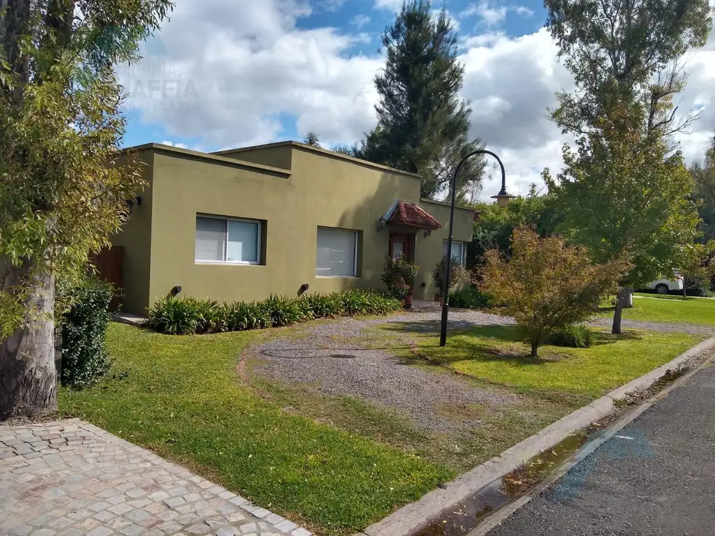 Venta Casa 5 Ambientes, Barrio El Recodo, Garín, Escobar