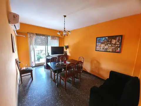 Departamento 3 ambientes con balcon y terraza, proximo a estacion-en venta