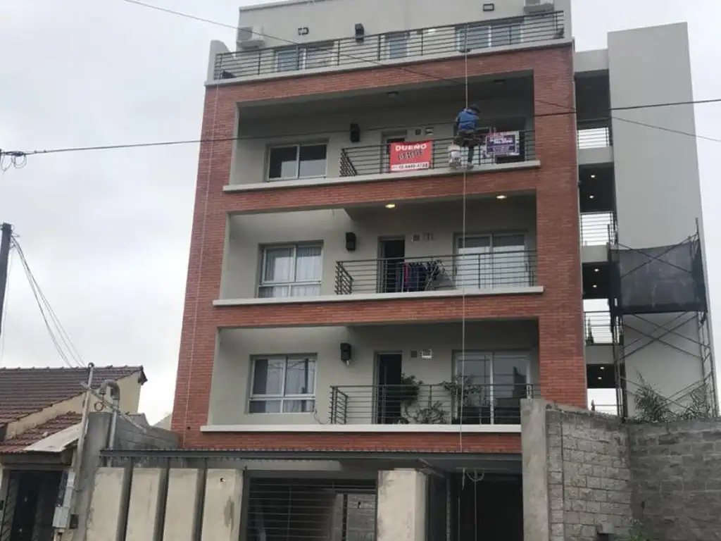 EN VENTA ESPACIO COCHERA CUBIERTO SOBRE CALLE BERGAMINI EN EL PALOMAR - FICHA 7720