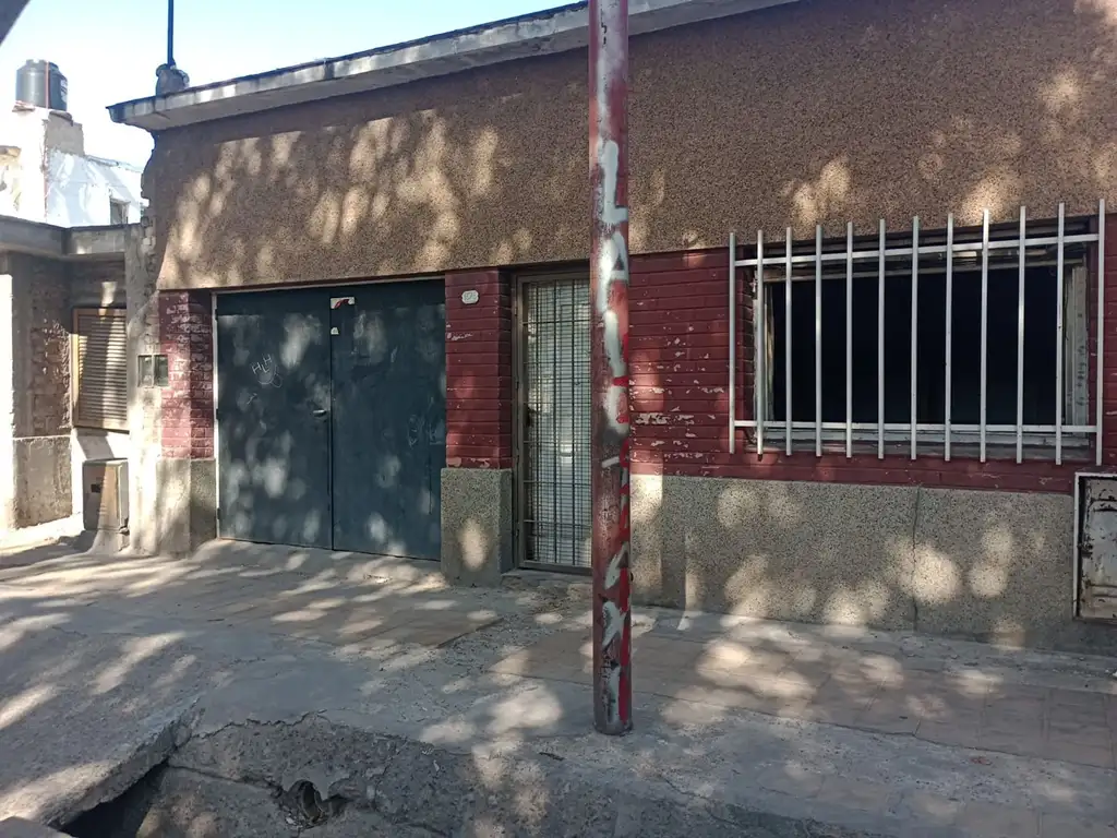 TERRENO CON CASA A DERRUMBAR EN LAS HERAS