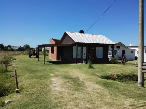 Casa en Lote: Almirante Brown E/ Peñoñori y Lainez - Lavalle - C800