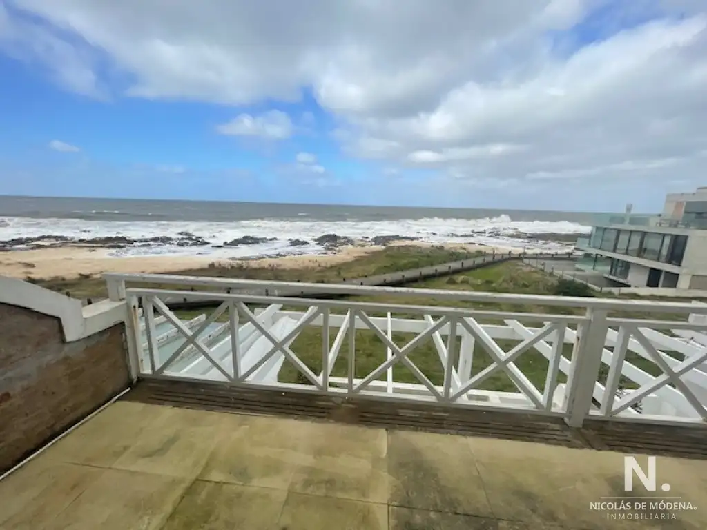 Departamento Penthouse en La Barra con impactantes vistas.