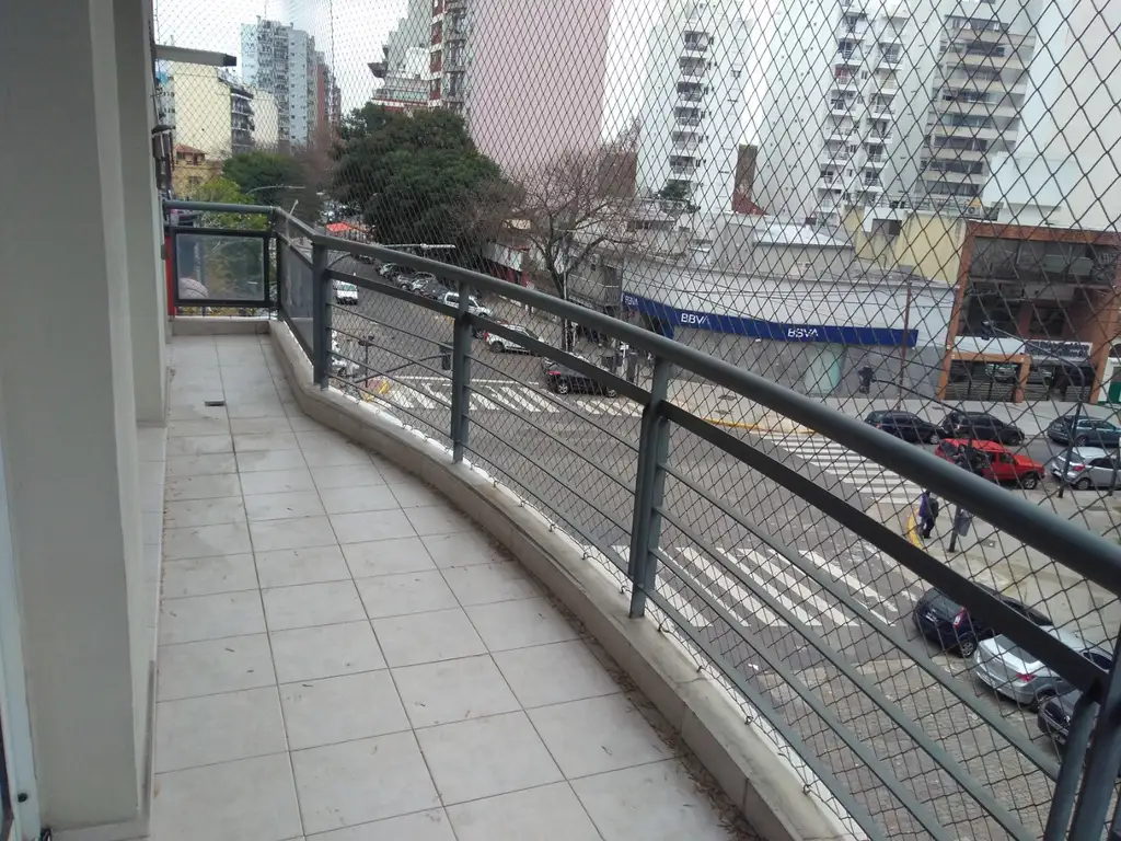 PISO EXCELENTE VISTA AL FRENTE Y CONTRAFRENTE CON COCHERA