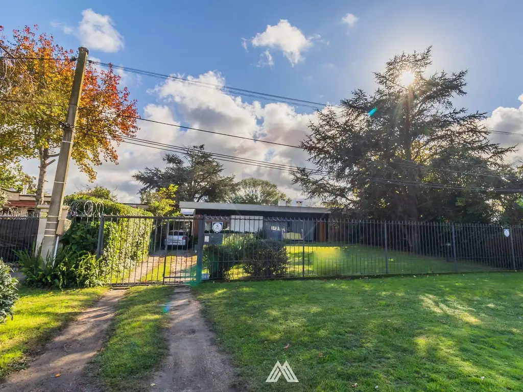 VENTA CASA CARRASCO CUATRO DORMITORIOS DOS BAÑOS