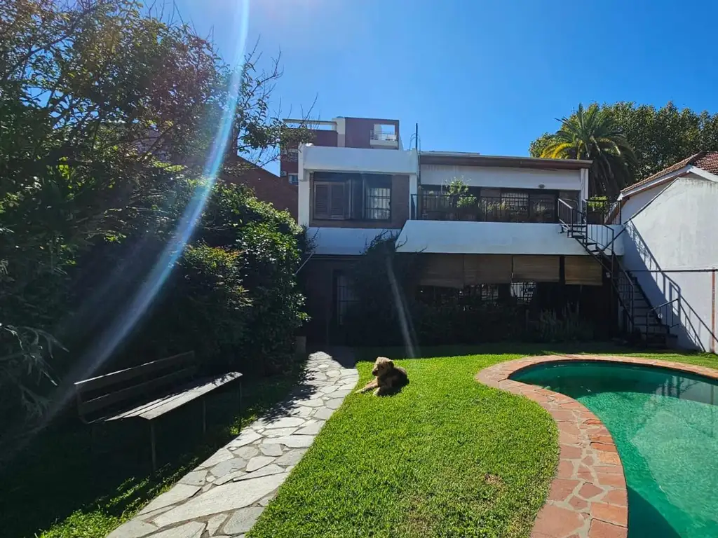 CASA EN LOTE PROPIO CENTRO DE VILLA BALLESTER OPORTUNIDAD