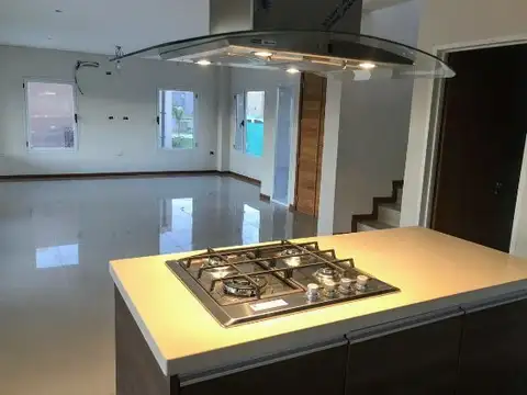 Casa en Venta - 3 dormitorios - USD 289.000