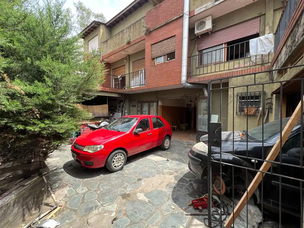 EN VENTA DEPARTAMENTO EN EDIFICIO DE 3 PLANTAS, CUENTA CON INGRESO VEHICULAR COMPARTIDO - FICHA 9754