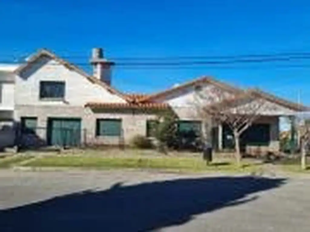 VENDO CASA BARRIO PUNTA MOGOTES TRES DORMITORIOS CERCANO A LA  COSTA