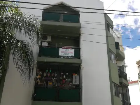 Excelente departamento de dos ambientes. Muy luminoso.