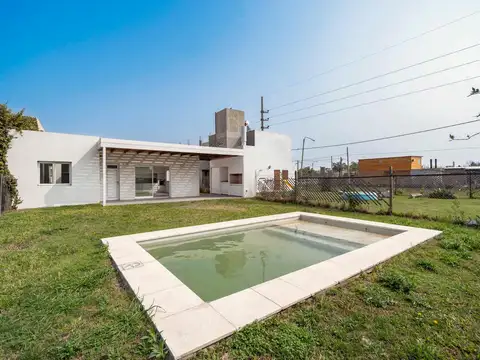 VENTA/PERMUTA - Casa - 3 dormitorios con piscina - Acequias del Aire, Roldán.