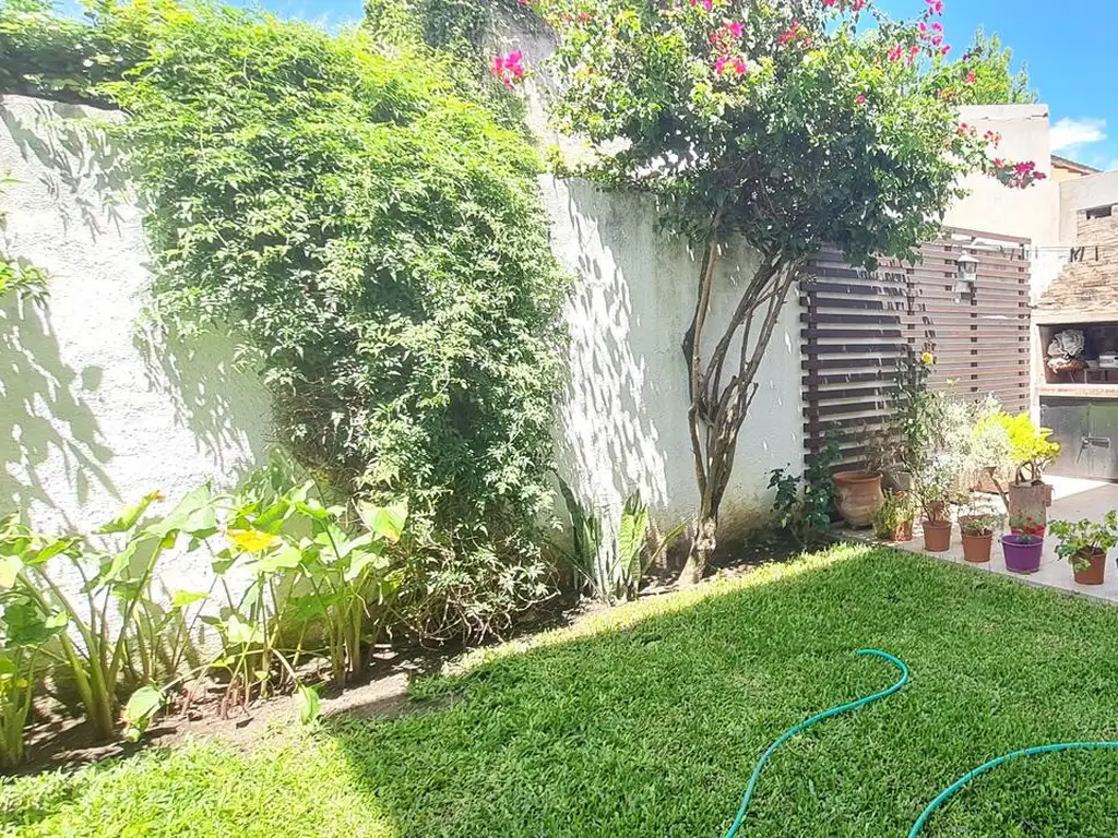 Es perfecto! PH en Planta Baja con jardín y cochera ¿Qué más podes pedir?