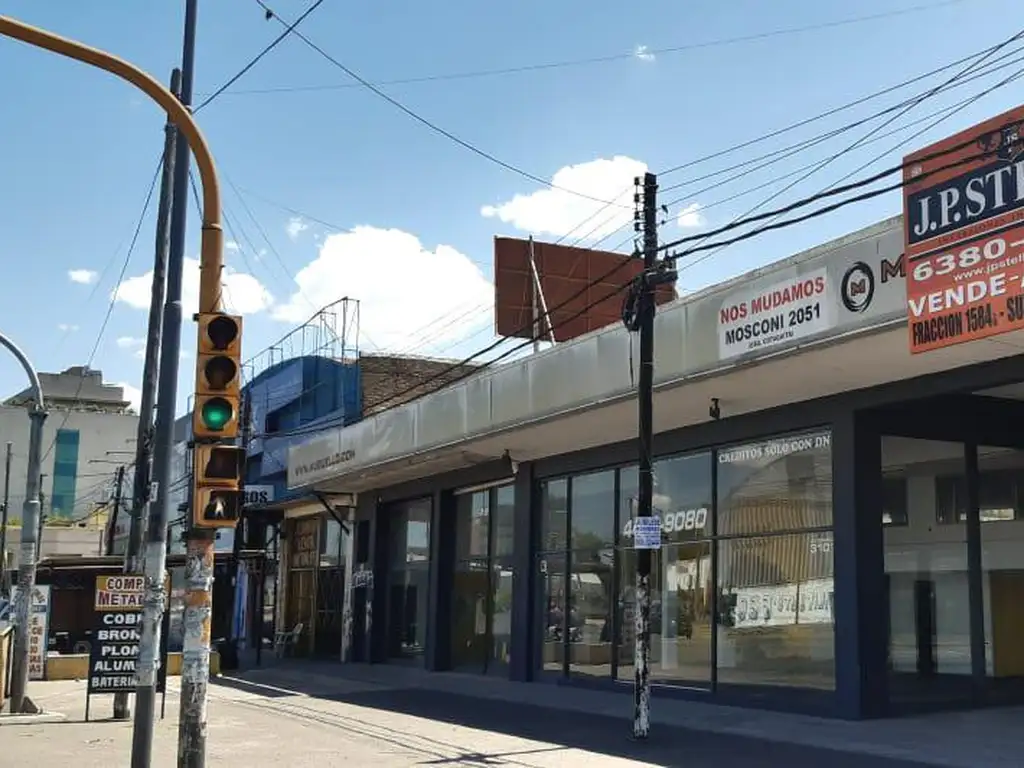 Local Comercial y Galpón 1450 m² Cub. - Frente a 3 calles sobre Avenida -  S.Justo (Ctro)