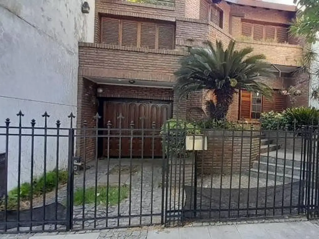 Casa en venta - 3 Dormitorios 5 Baños 1 Cochera - 300Mts2 - Villa Urquiza