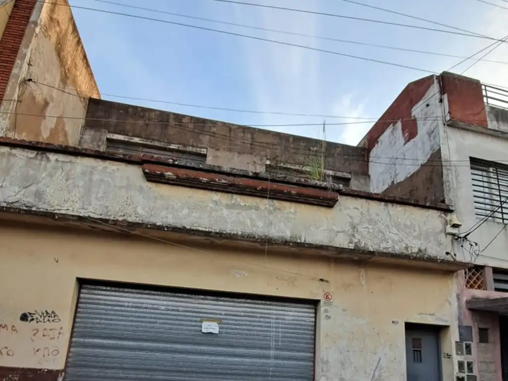 GALPON CON DEPOSITO, 3 OFICINAS Y TERRAZA S/LOTE 8.66X27.71