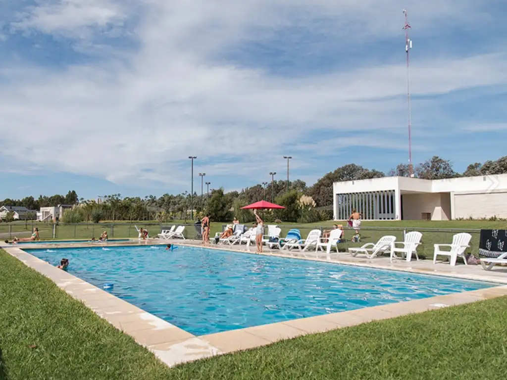 Áreas comunes piscina, club-house en Arenas del Sur
