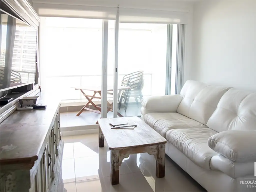 Apartamento en venta a solo 100 mts de Playa Brava. 2 dormitorios. Wind Tower