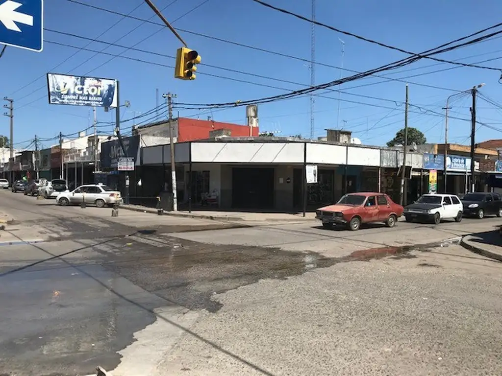 ESQUINA COMERCIAL EN PLENO CENTRO DE GONZALEZ CATAN, FRENTE A LA PLAZA 300METROS CUADRADOS