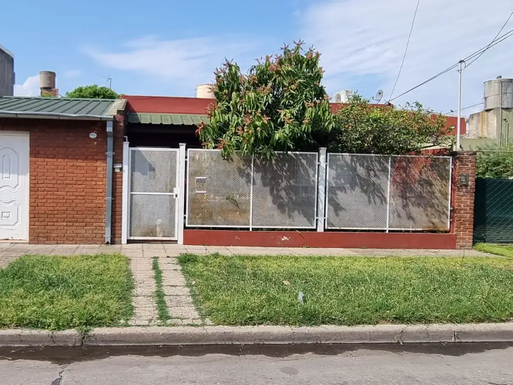 VENTA CASA 3 AMB PABLO PODESTA QUINCHO PARQUE