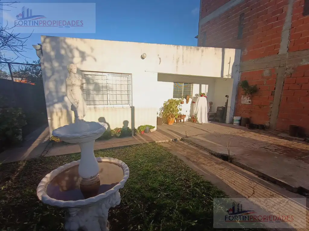 Casa en  venta Los Hornos 59 y 165