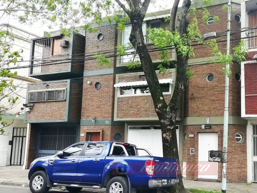 Casa - Venta - Argentina, CASTELAR - MARQUEZ DE LORETO 2300